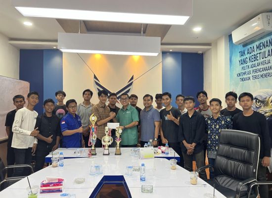 Juarai Liga Futsal Anak Medan, Tim Al Arasy Terima Apresiasi dari Ketua DPD Demokrat Sumut