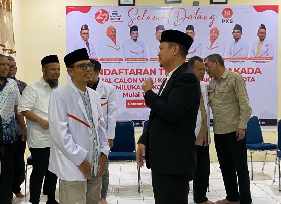 Saat Mendaftar Sebagai Calon Walikota Medan ke PKS, Kasman Lubis Puji Prof Ridha : Banyak ‘Dayang-Dayangnya’
